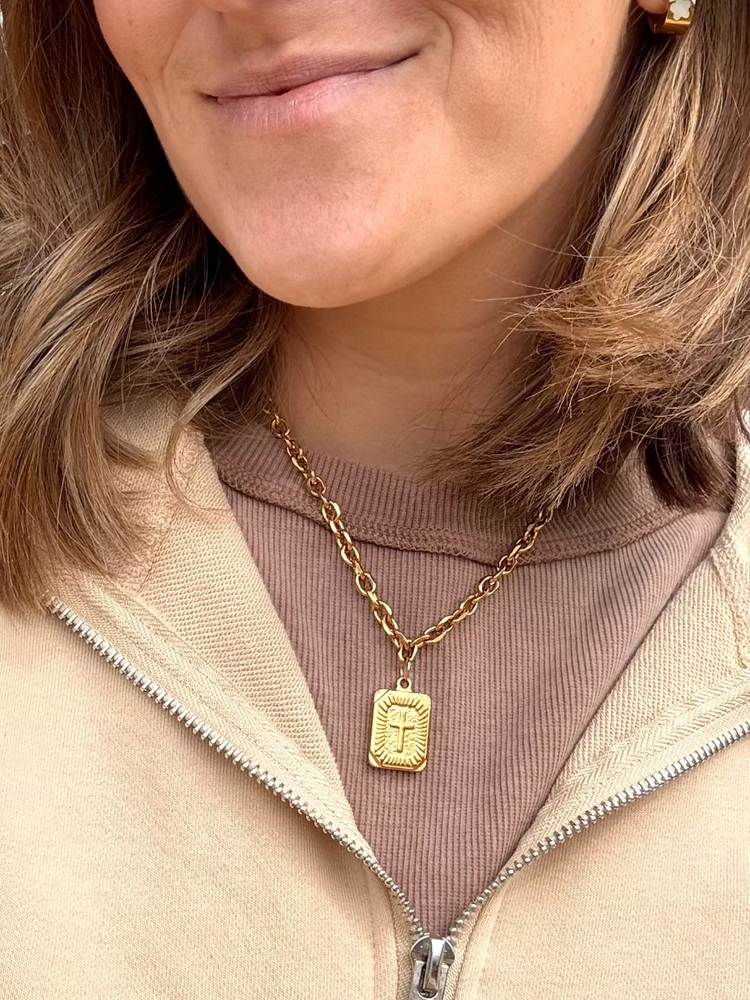 Steadfast – Chunky Cross Necklace Simply Korena