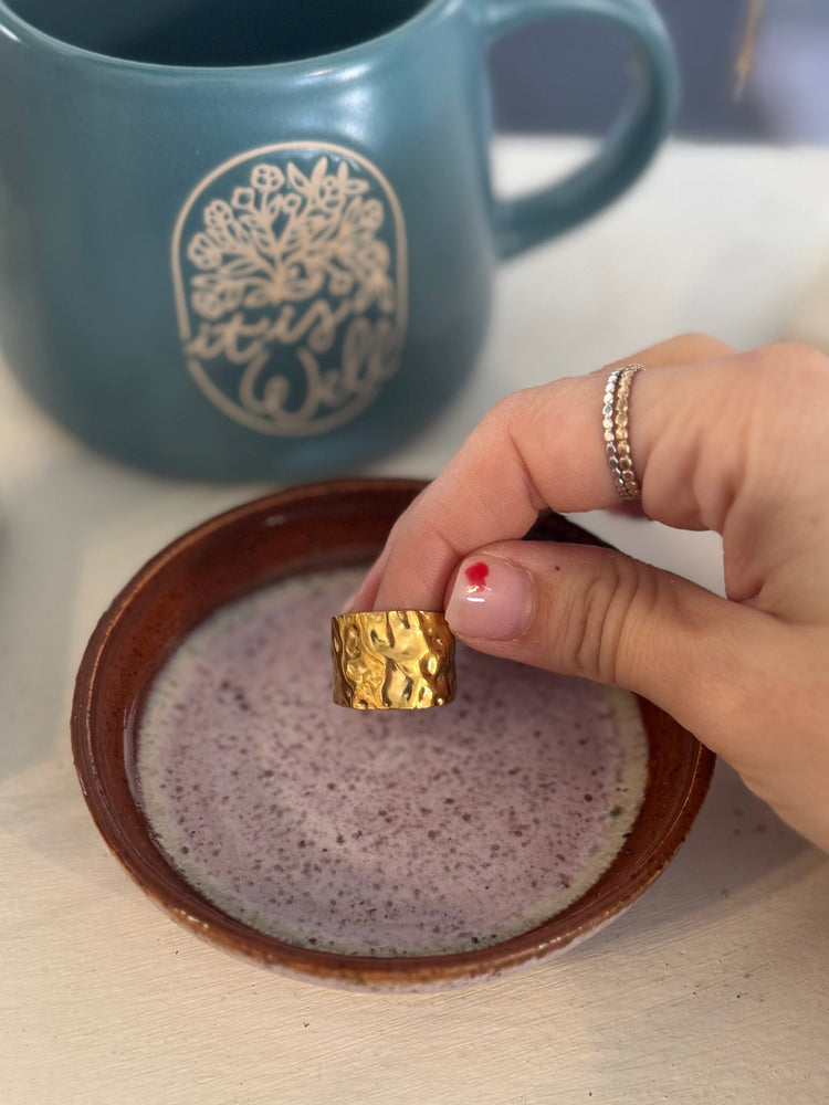 Refined Hammered Ring Simply Korena